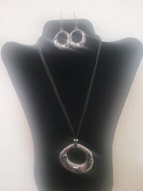 Silver-Tone Modern Open Circle Pendant Necklace & Earrings Set
